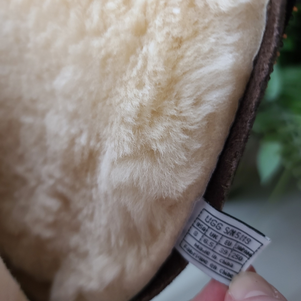 Ugg tall chocolate boots with zipper on back - Picture 4 of 4